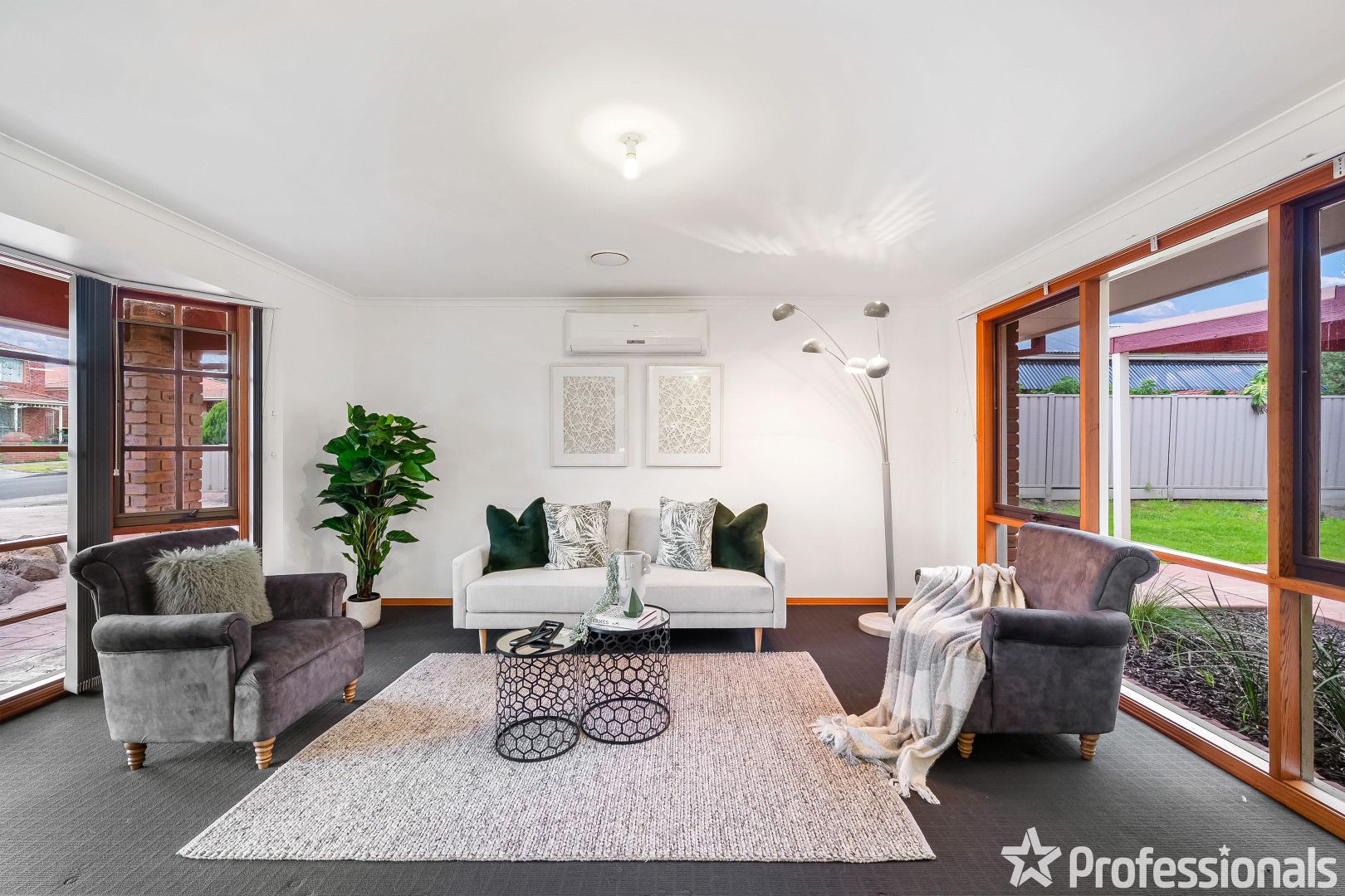 57 Saronvale Crescent, Hillside VIC 3037, Image 2