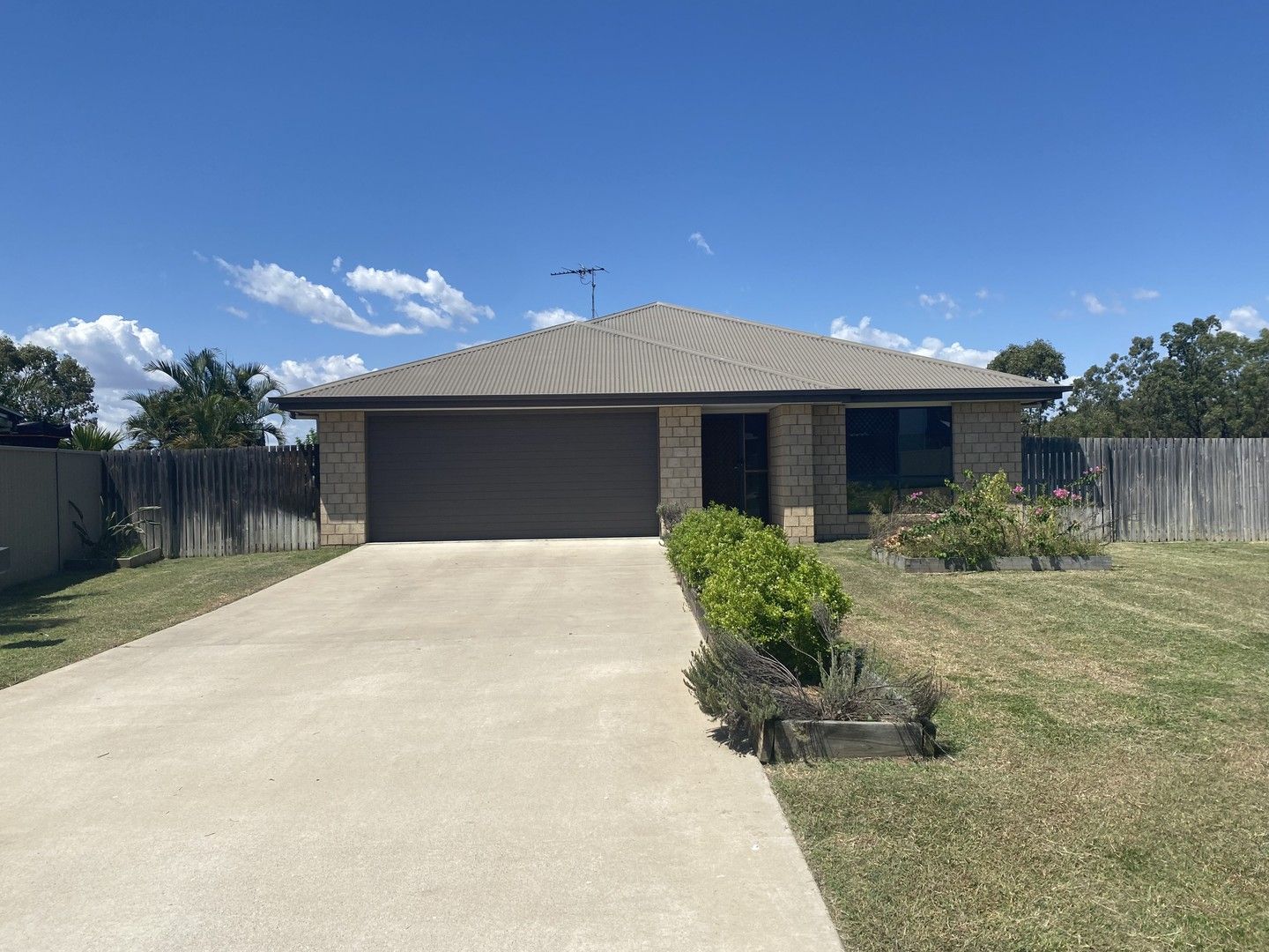 4 bedrooms House in 29 Langford Court MORANBAH QLD, 4744