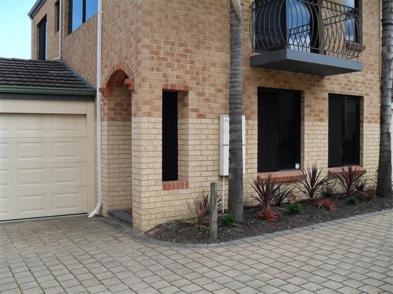 3 bedrooms Townhouse in 4/8 Sleat Road MOUNT PLEASANT WA, 6153
