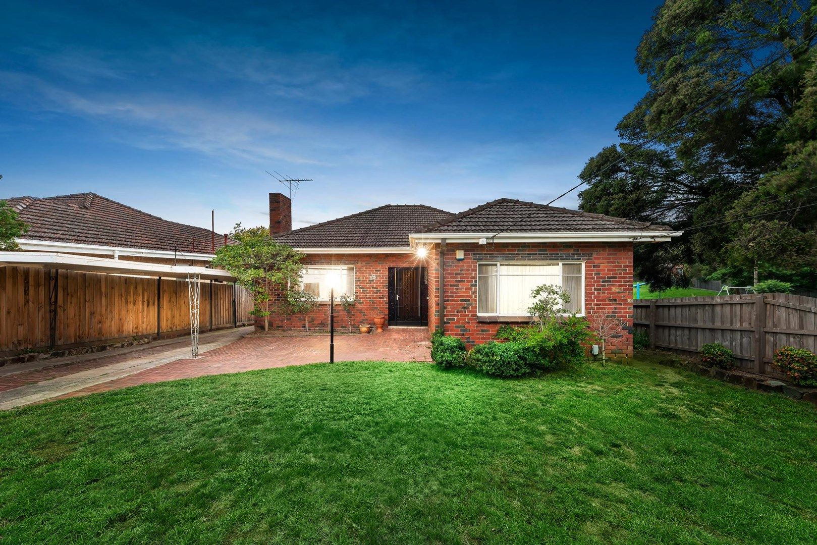 15 Waratah Avenue, Burwood VIC 3125, Image 0