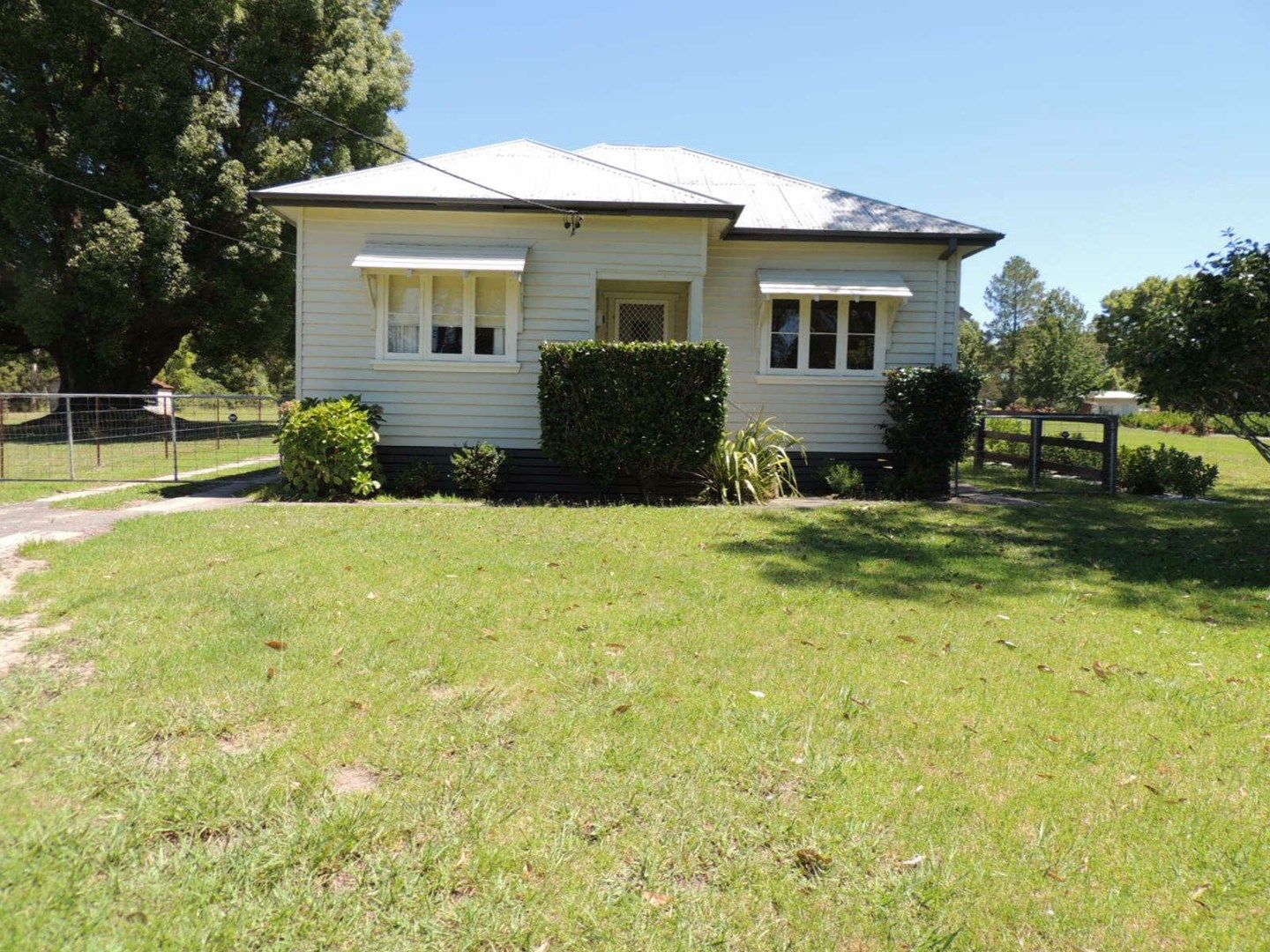 2 bedrooms House in 653A Freemans Drive COORANBONG NSW, 2265
