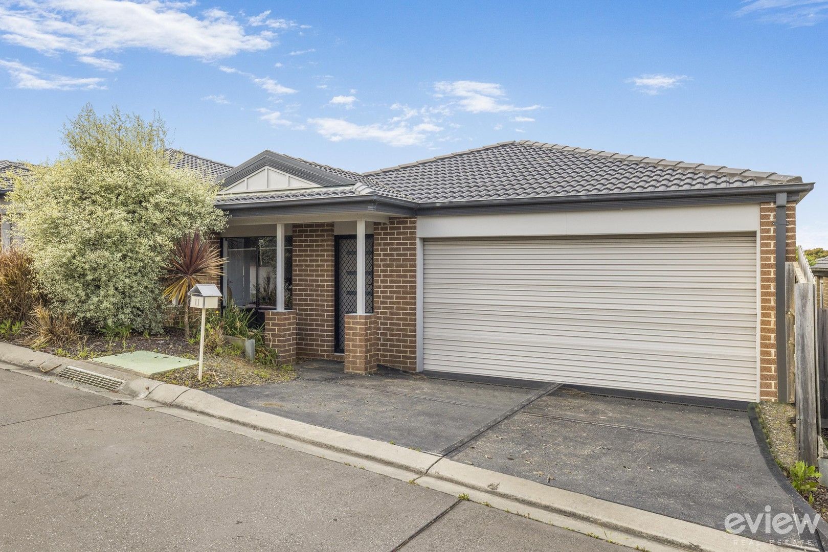 3 bedrooms Apartment / Unit / Flat in 11/11 Hawk Avenue PAKENHAM VIC, 3810