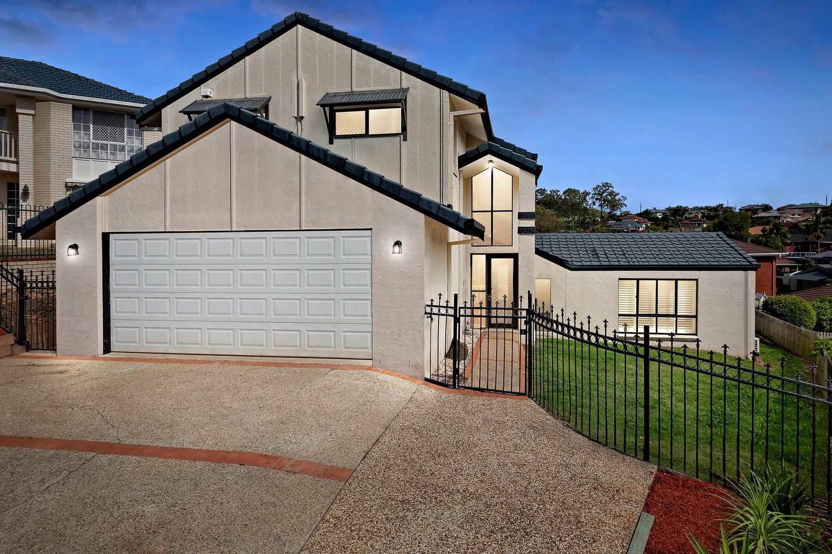 5 bedrooms House in 5 Vermeer Close MACKENZIE QLD, 4156