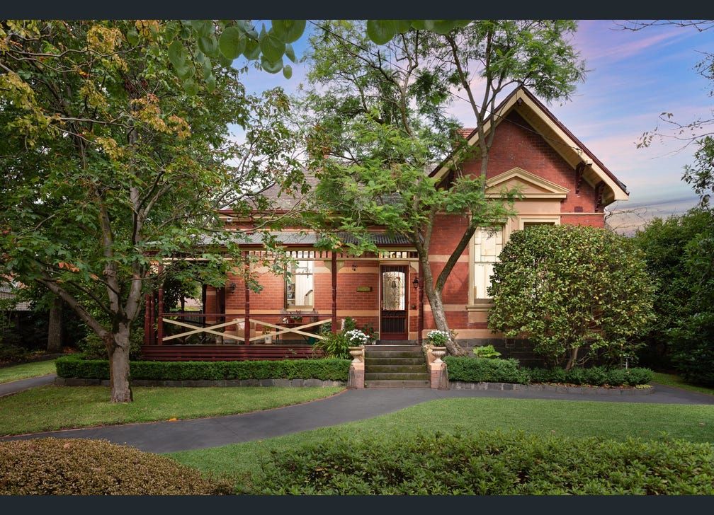 4 bedrooms House in 25 Hopetoun Parade BOX HILL VIC, 3128