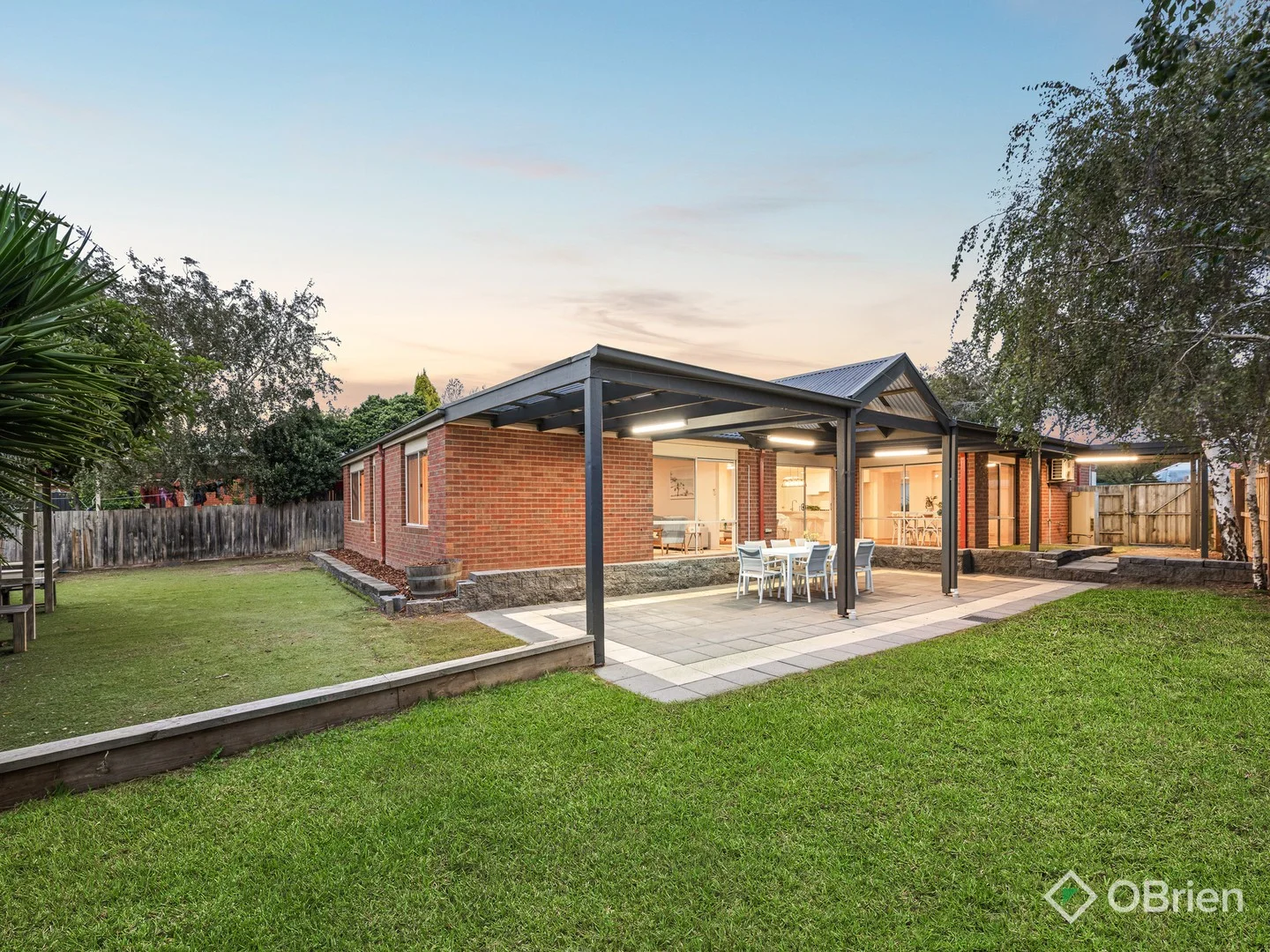 5 Dorchester Drive, Narre Warren South VIC 3805