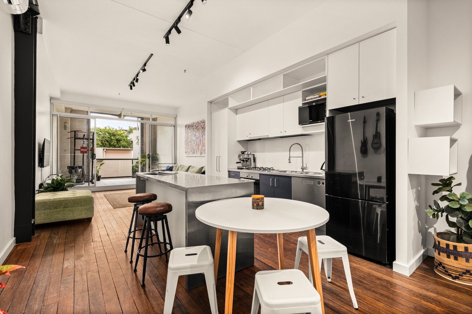 2 bedrooms Apartment / Unit / Flat in 212/64 Macquarie Street TENERIFFE QLD, 4005