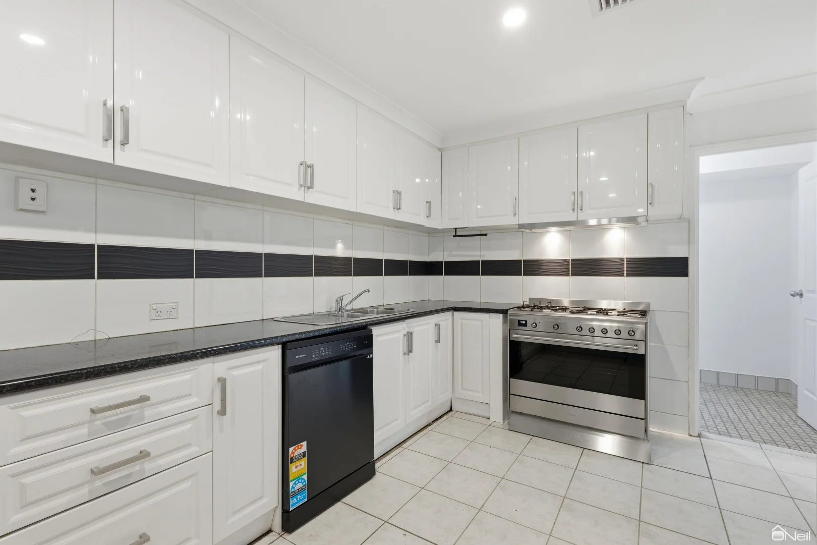 Additional image 11 of 4 Logpine Crescent, Camillo WA 6111