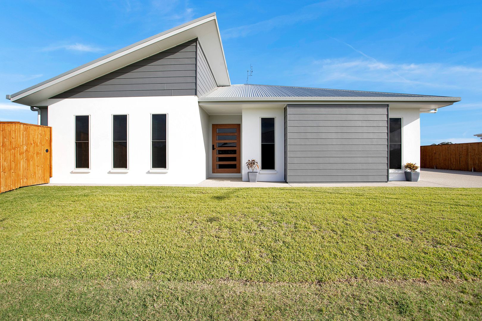 22 Jabiru Circuit, Rural View Property History & Address Research