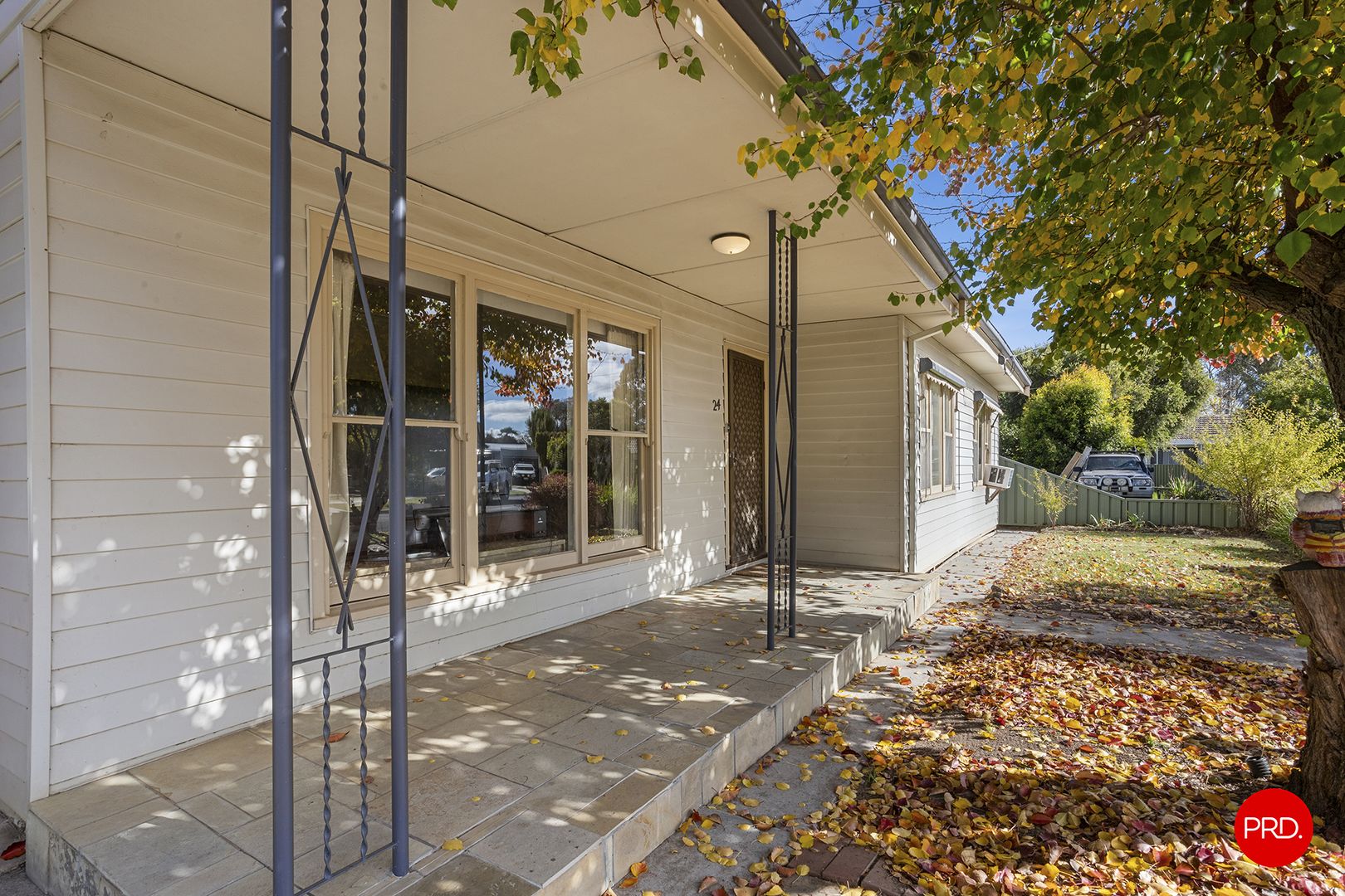 24 Derna Court, Golden Square VIC 3555, Image 2