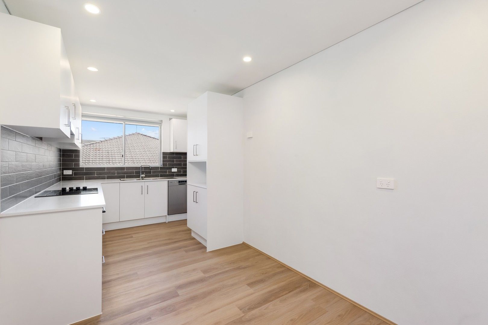2 bedrooms Apartment / Unit / Flat in 10 Regent Street DEE WHY NSW, 2099