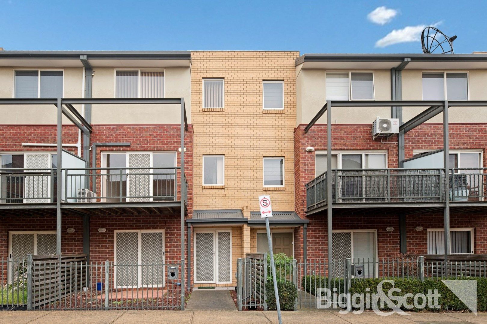 3 bedrooms Townhouse in 6 Rafa Court MARIBYRNONG VIC, 3032