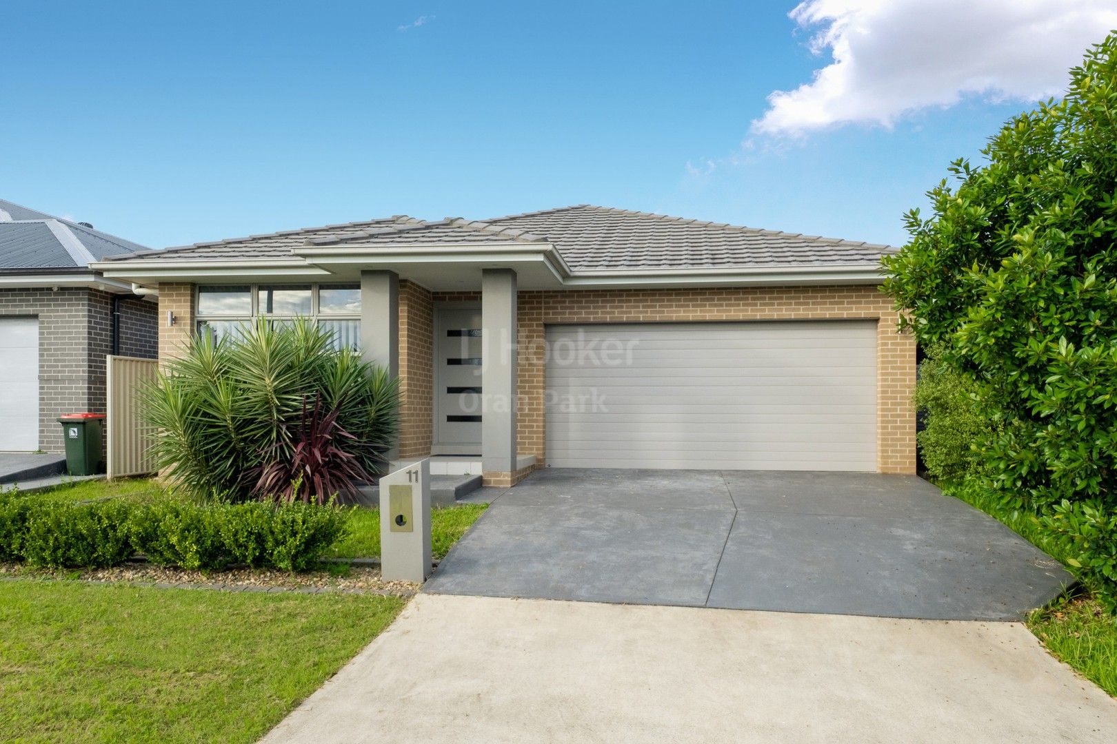 4 bedrooms House in 11 Kelly Street ORAN PARK NSW, 2570