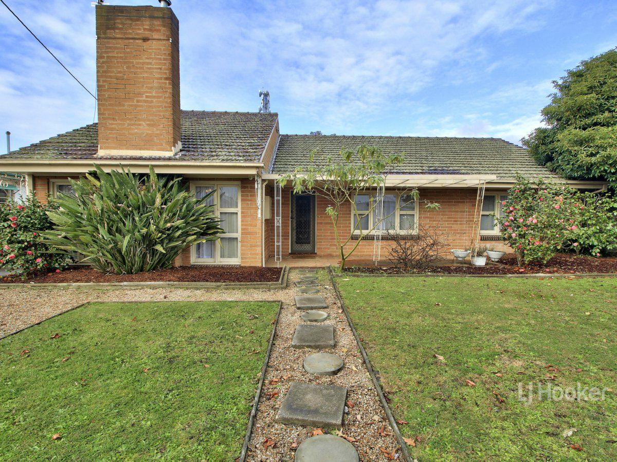 61 Pearson Street, Bairnsdale VIC 3875 House For Rent Domain