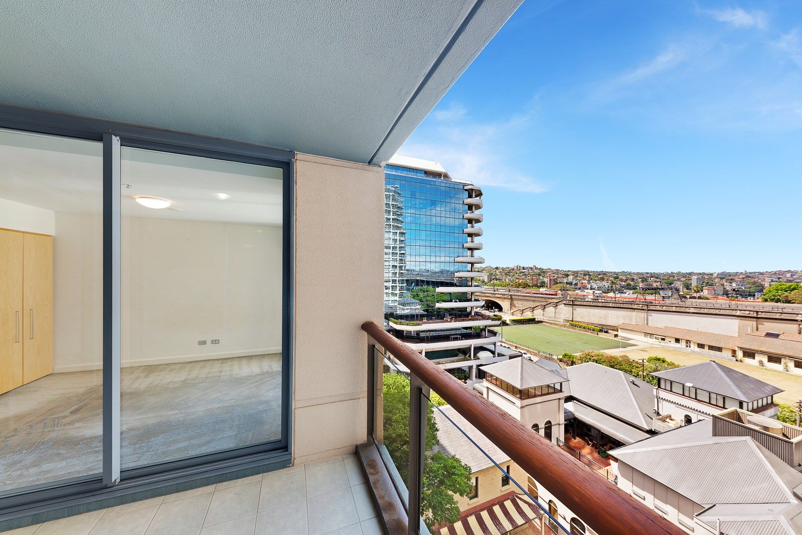 2 bedrooms Apartment / Unit / Flat in 1003/2 Dind Street MILSONS POINT NSW, 2061