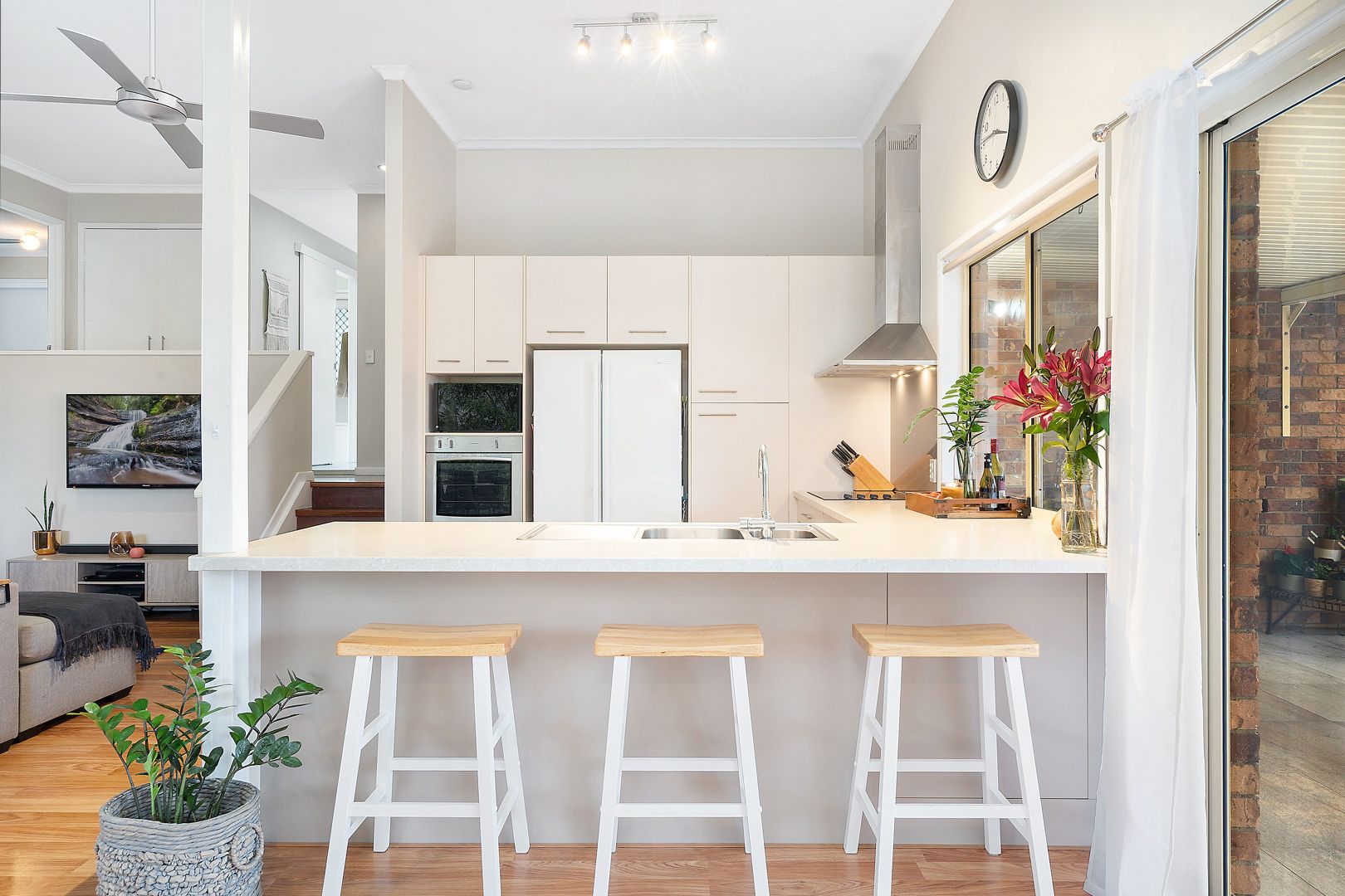 30 Blackwood Drive, Arana Hills Property History & Address Research