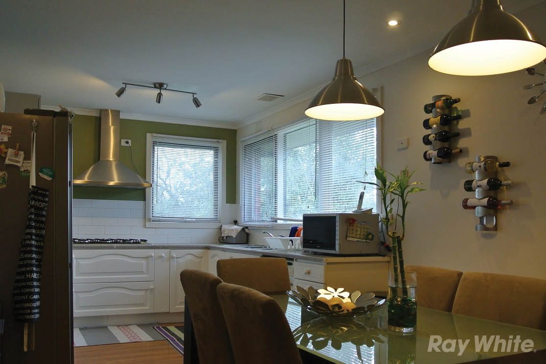 3 bedrooms House in 4 Halcot Close MULGRAVE VIC, 3170