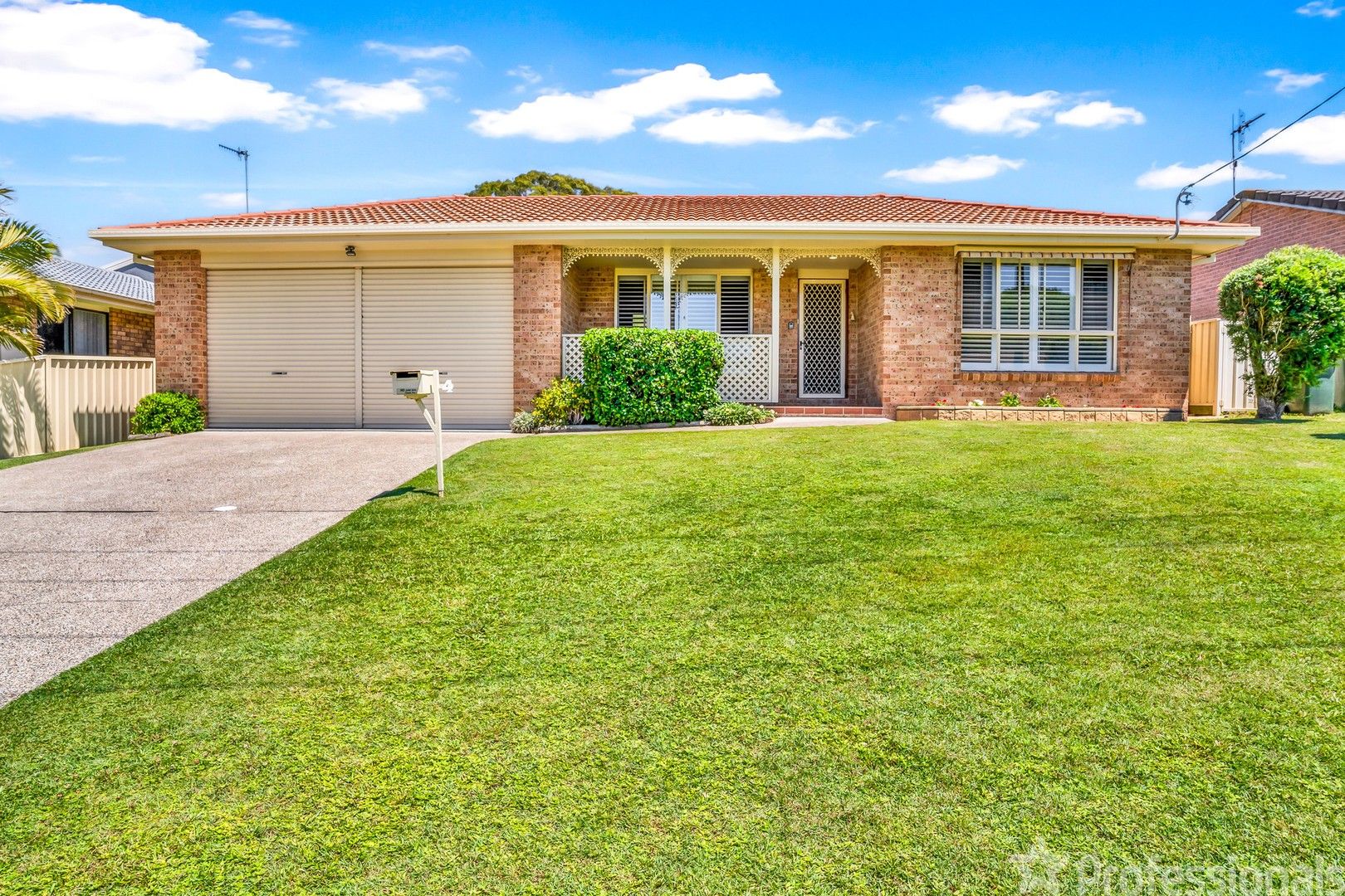 3 bedrooms House in 4 Capri Avenue FORSTER NSW, 2428