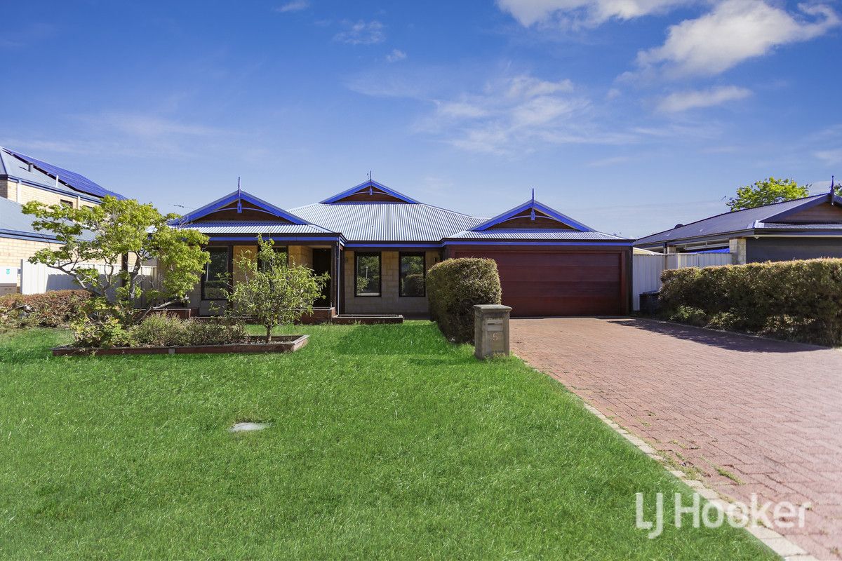 3 bedrooms House in 5 Osgood Way BALDIVIS WA, 6171