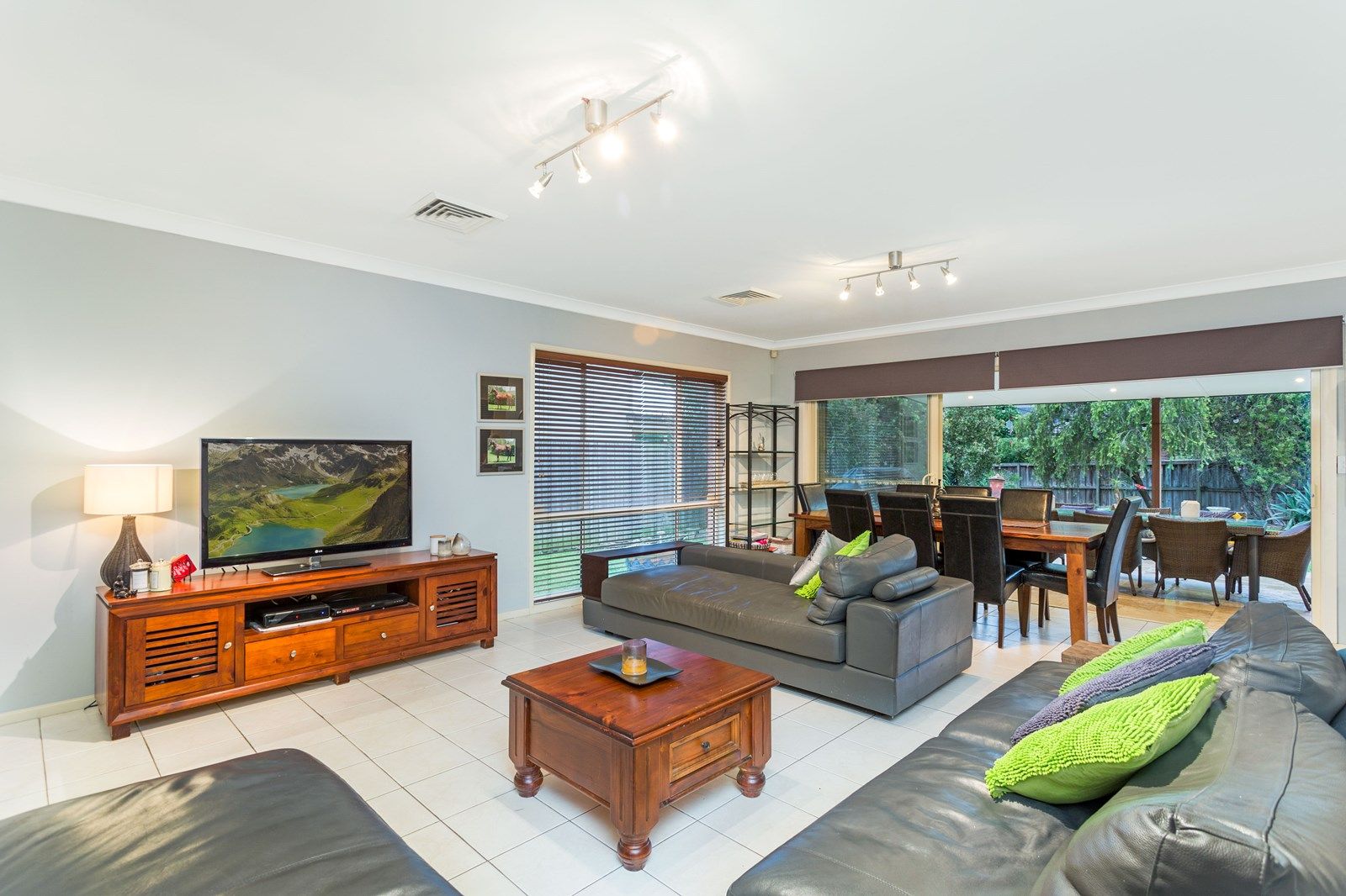 98 Brampton Drive, Beaumont Hills NSW 2155, Image 2