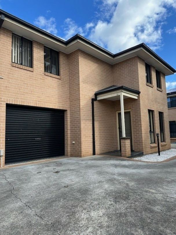 3 bedrooms Townhouse in 2/29 Pembroke Street CAMBRIDGE PARK NSW, 2747