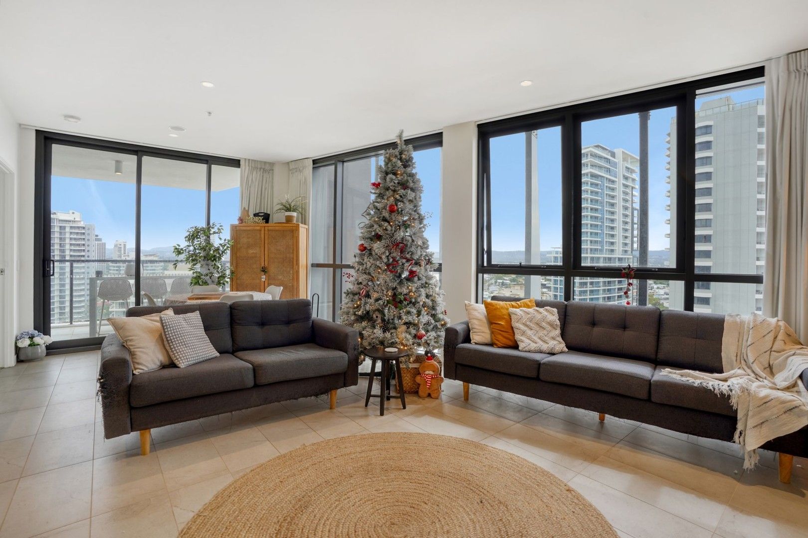 2 bedrooms Apartment / Unit / Flat in 3 Northcliffe Terrace SURFERS PARADISE QLD, 4217