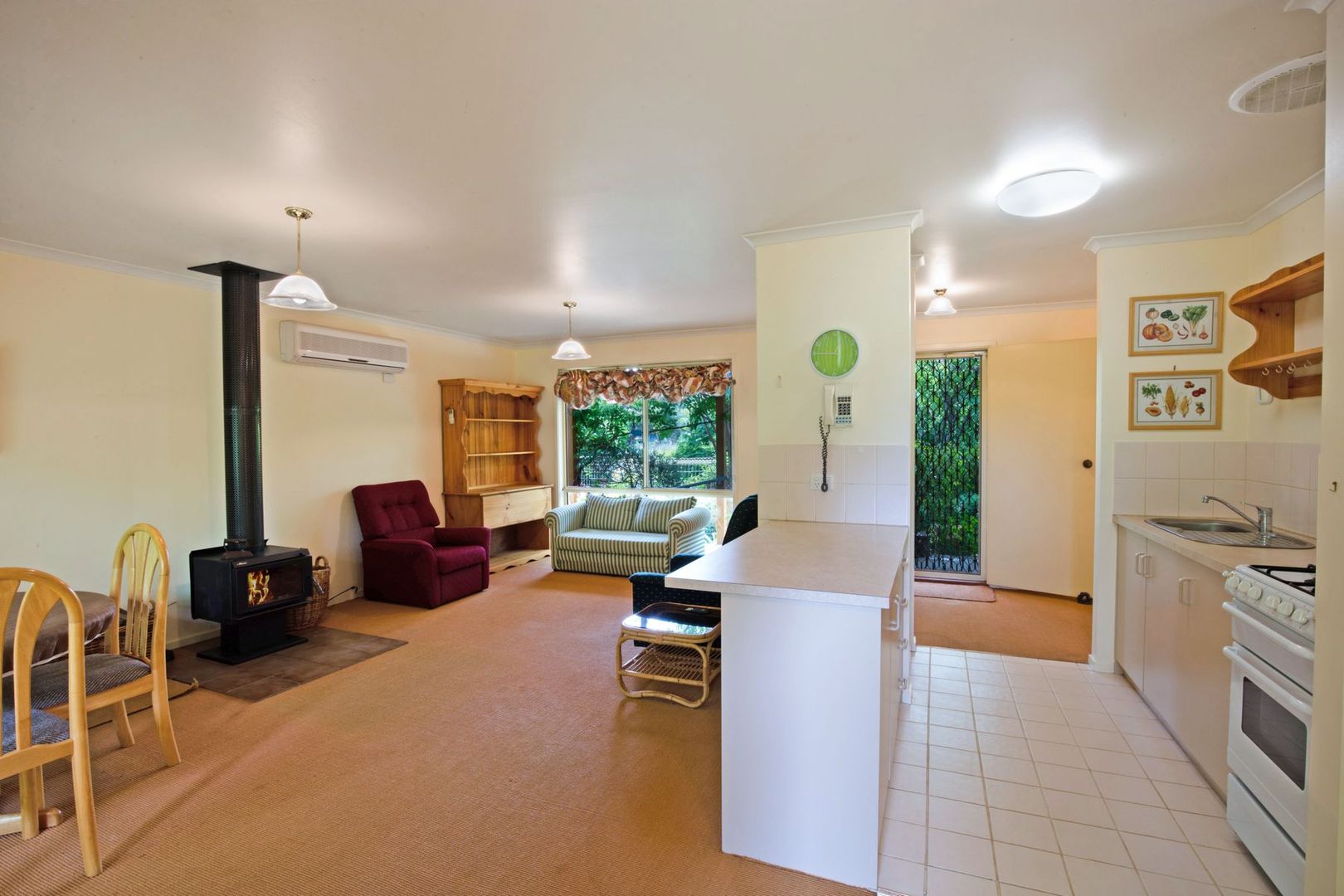 16 Francis Street, Porepunkah VIC 3740, Image 2