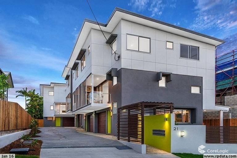 3 bedrooms Apartment / Unit / Flat in 2/21 Pickwick Street CANNON HILL QLD, 4170