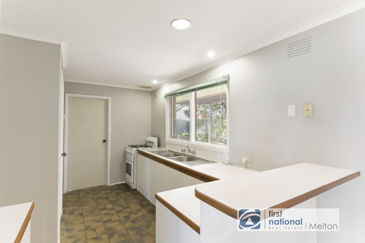 3 Nirvana Place, Melton West VIC 3337, Image 2