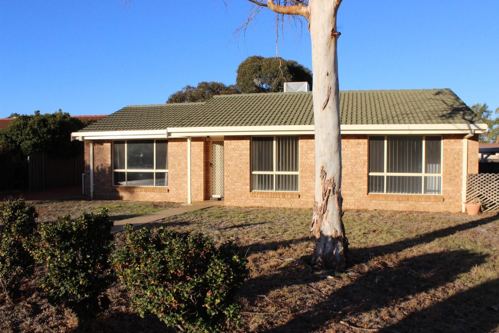 3 Giles Court, Dubbo NSW 2830