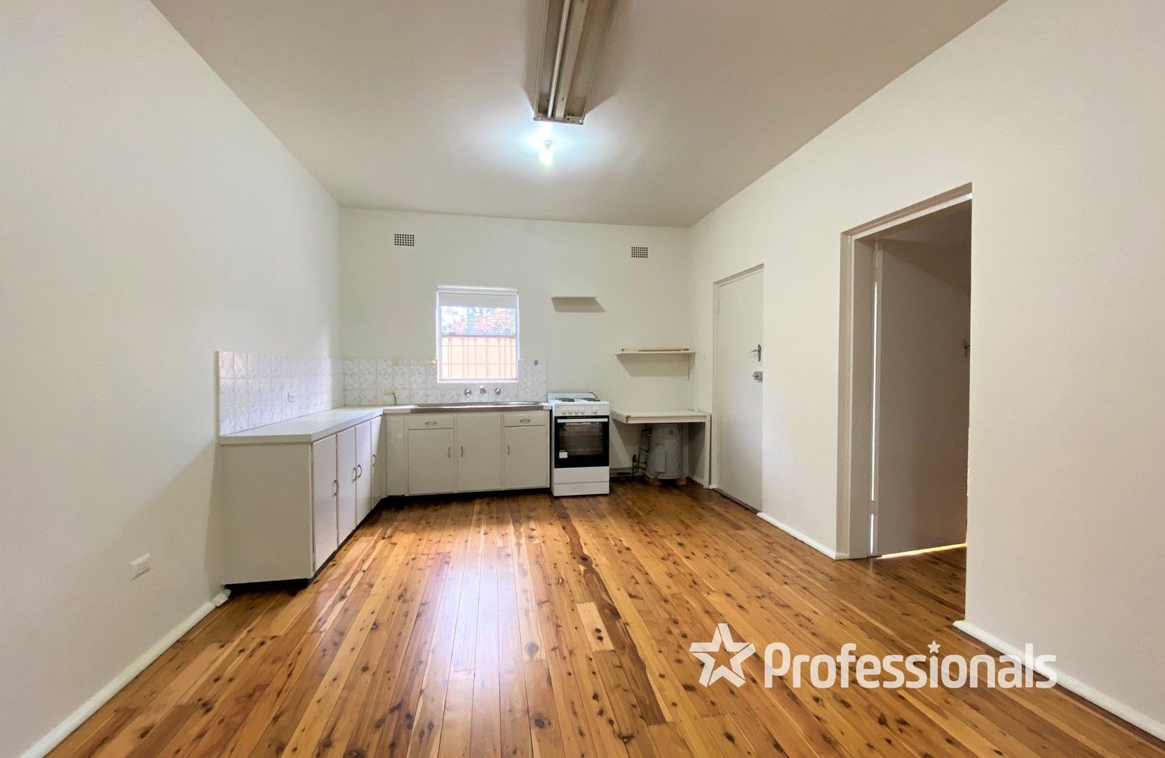 1 bedrooms Apartment / Unit / Flat in 2/8 Christie Street LIVERPOOL NSW, 2170