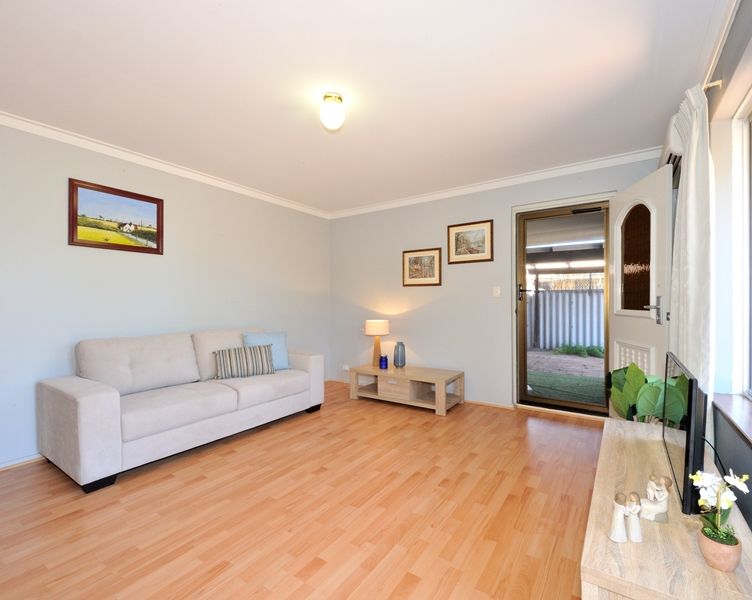 2/5 Louise St, Rockingham WA 6168, Image 2