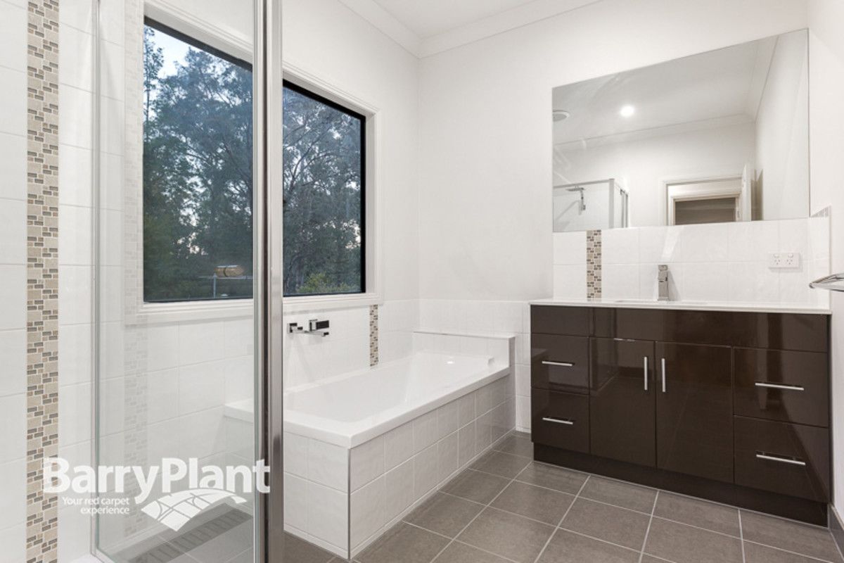 54 Caroline Avenue, Cockatoo VIC 3781, Image 2