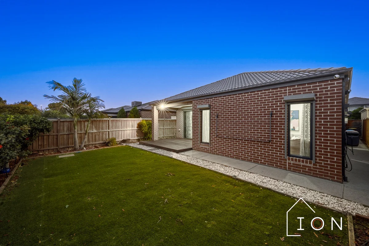 Additional image 34 of 8 Bluebank Avenue, Clyde North VIC 3978