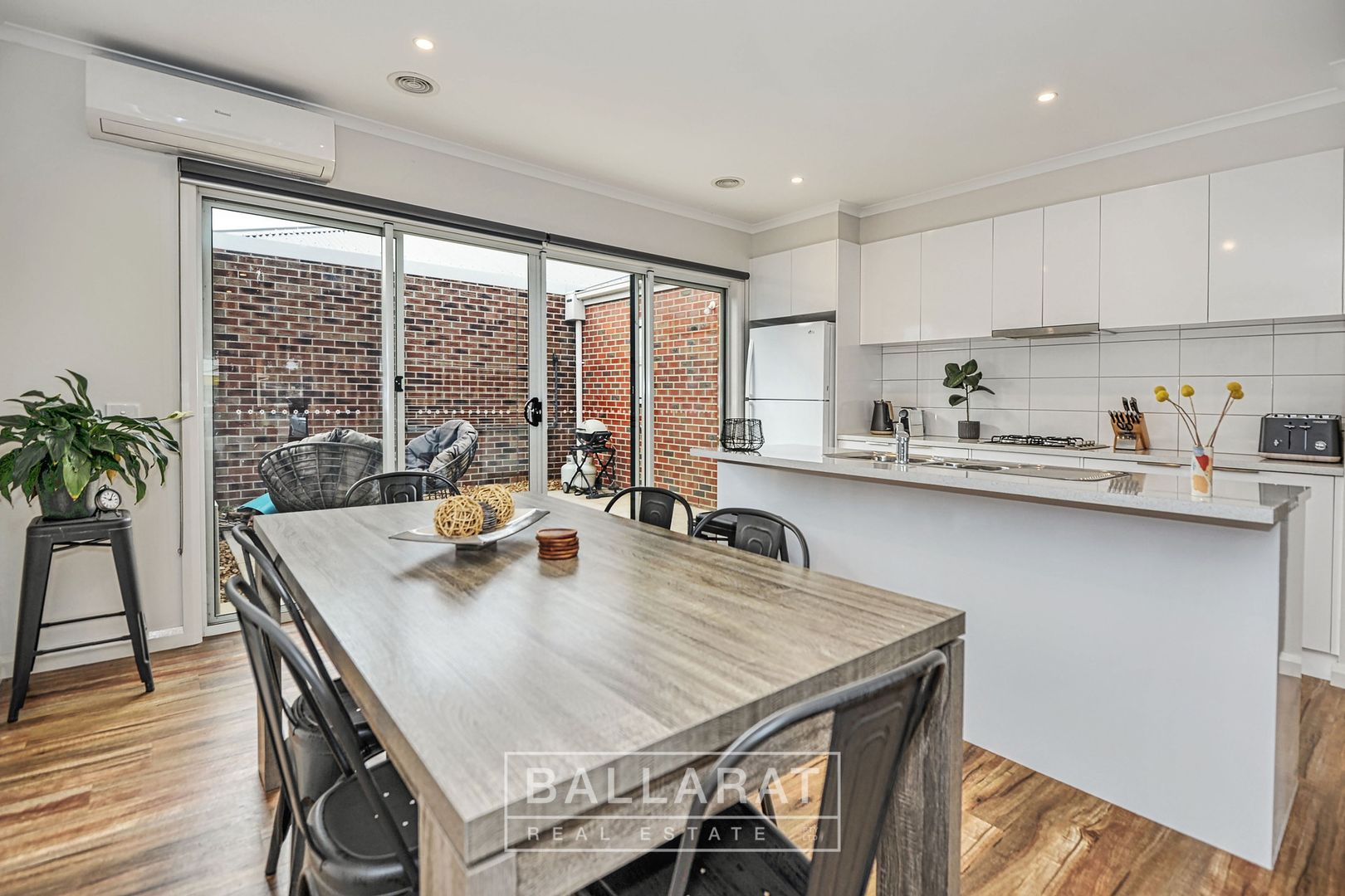1/10 Wood Street, Soldiers Hill VIC 3350, Image 1