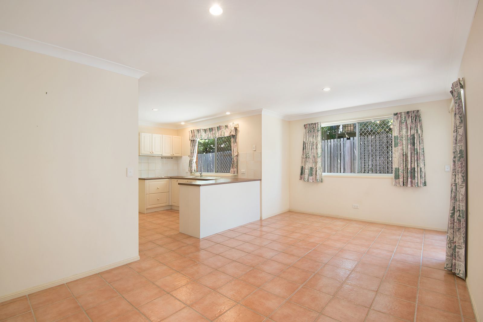 70 Sinatra Cres, McDowall QLD 4053, Image 2