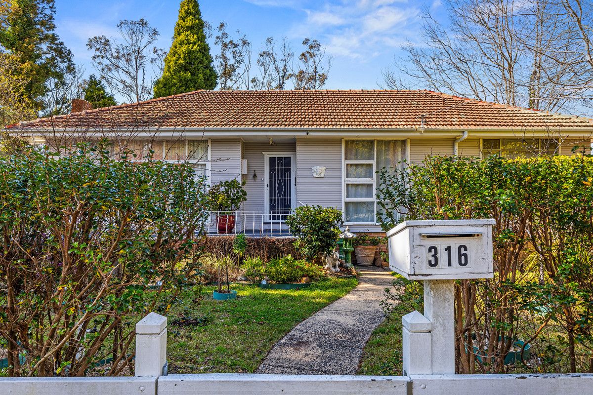3 bedrooms House in 316 Blaxland Road WENTWORTH FALLS NSW, 2782