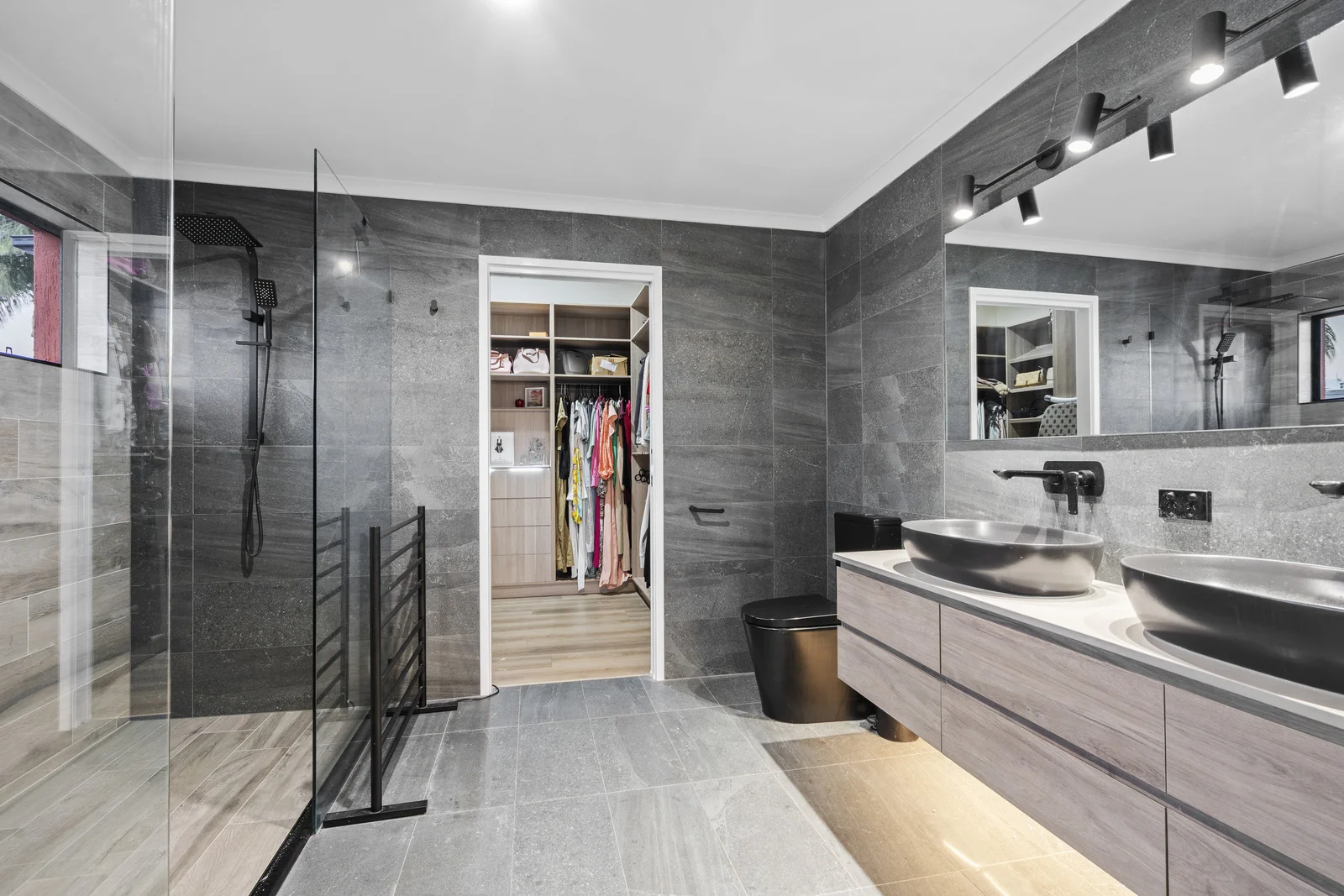 Additional image 23 of 138 Amalfi Drive, Isle Of Capri QLD 4217