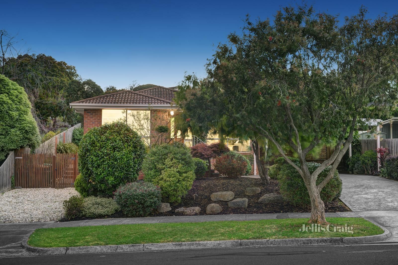 4 bedrooms House in 87 Landscape Drive MOOROOLBARK VIC, 3138