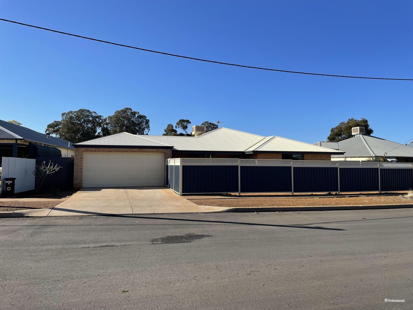 4 bedrooms House in 27 Ardagh Avenue KALGOORLIE WA, 6430