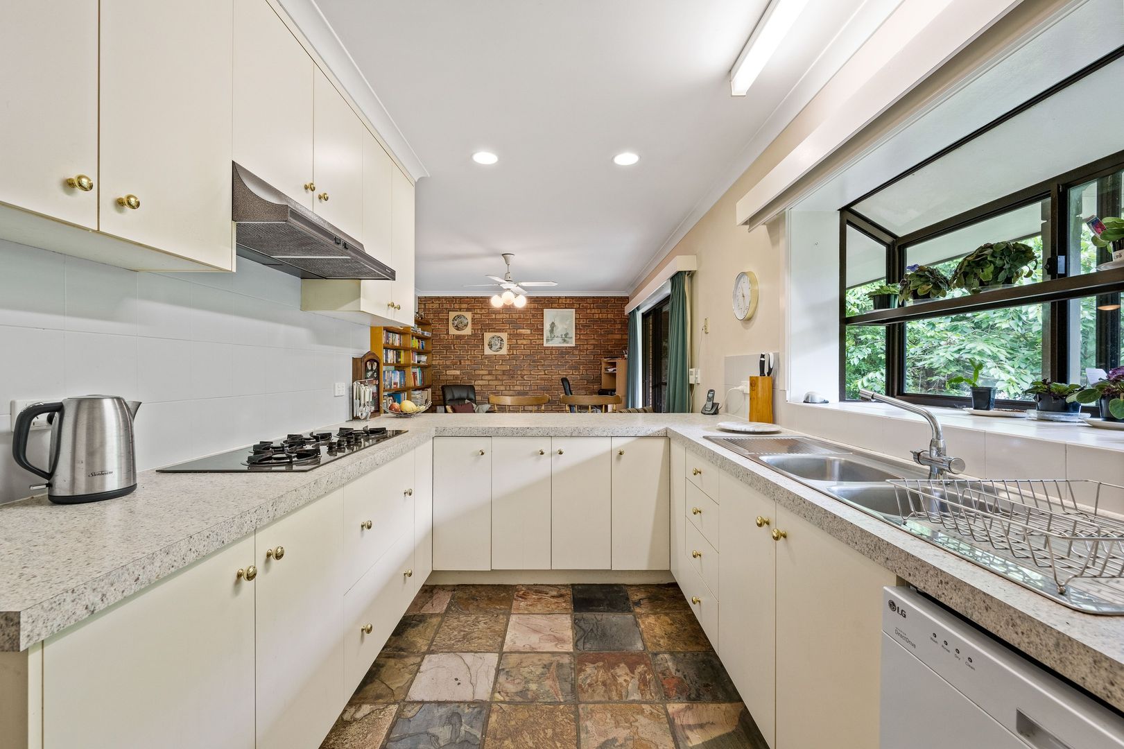 8-10 Francis Street, Porepunkah VIC 3740, Image 2