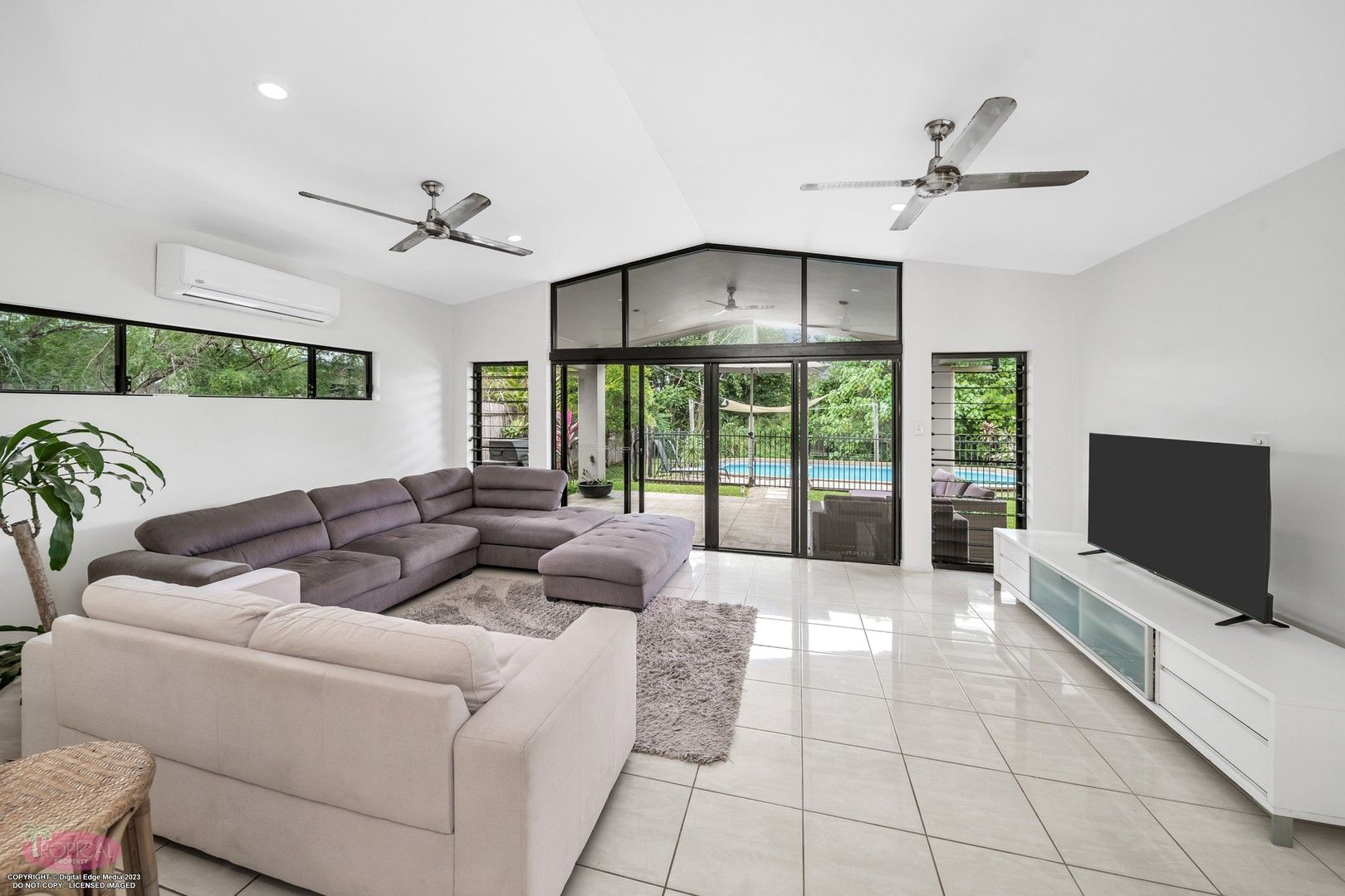 5 Oceanview Dr, Wongaling Beach QLD 4852, Image 2