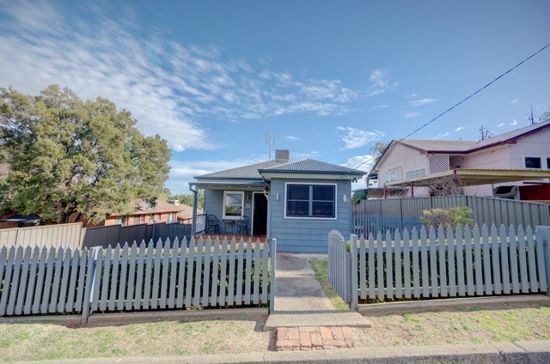 3 bedrooms House in 33 Rawson Avenue TAMWORTH NSW, 2340
