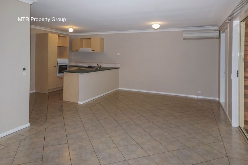 9 Teasel Crescent, Forest Lake QLD 4078, Image 2