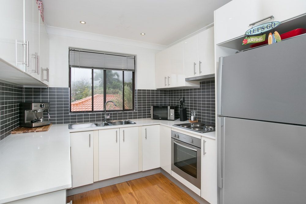 3/16 Bath Street, THIRROUL NSW 2515, Image 2