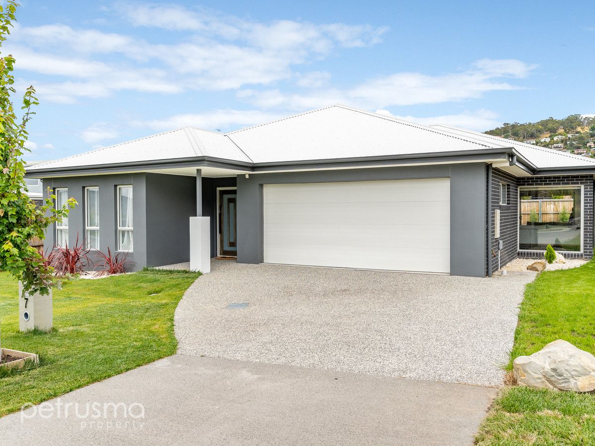 7 Dowding Crescent, New Town TAS 7008, Image 0