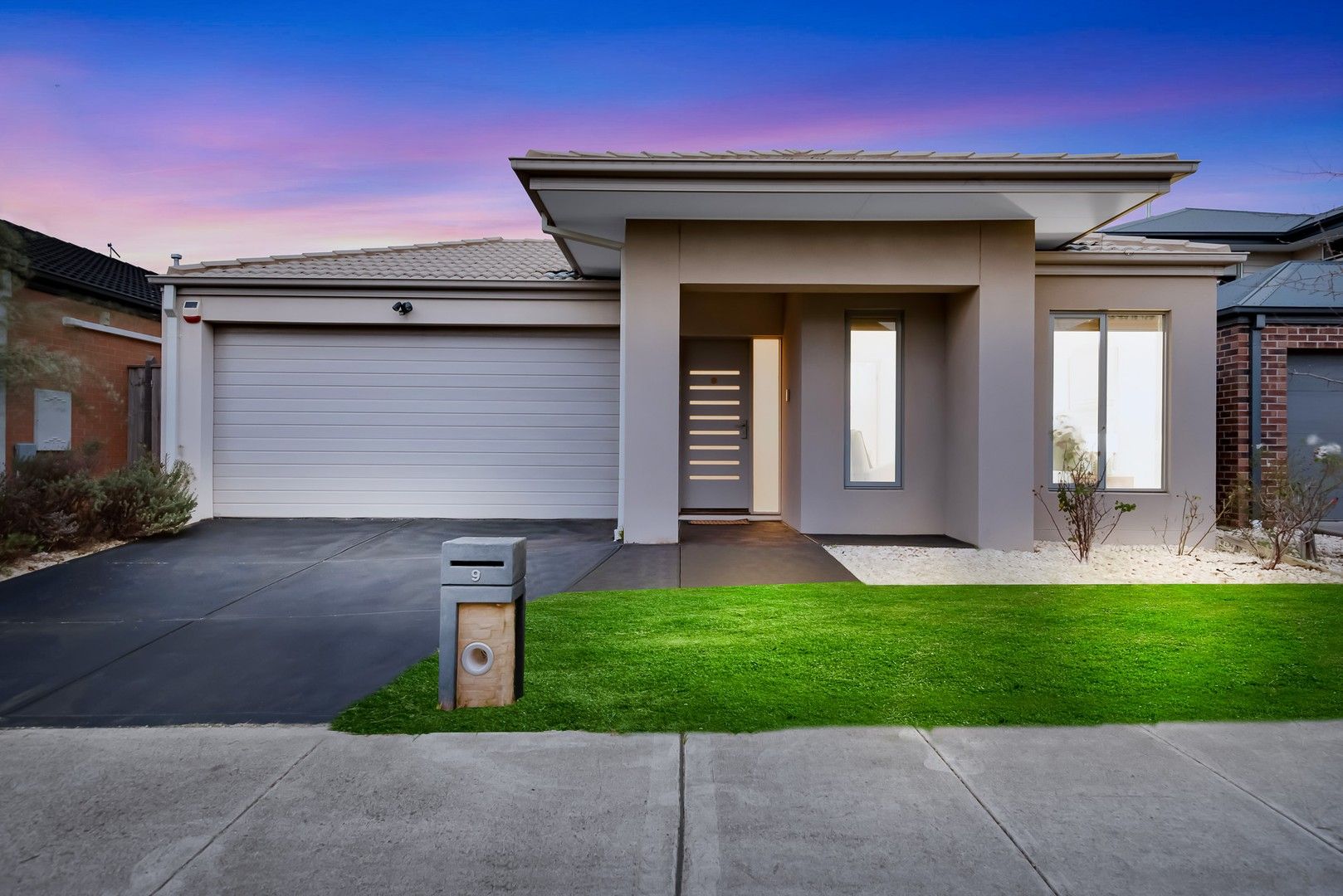4 bedrooms House in 9 Brinkerhoff Crescent POINT COOK VIC, 3030