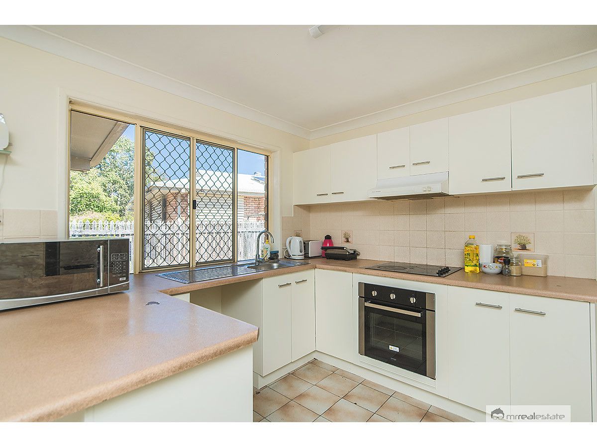 2/3 Dunbavan Place, Norman Gardens QLD 4701, Image 1