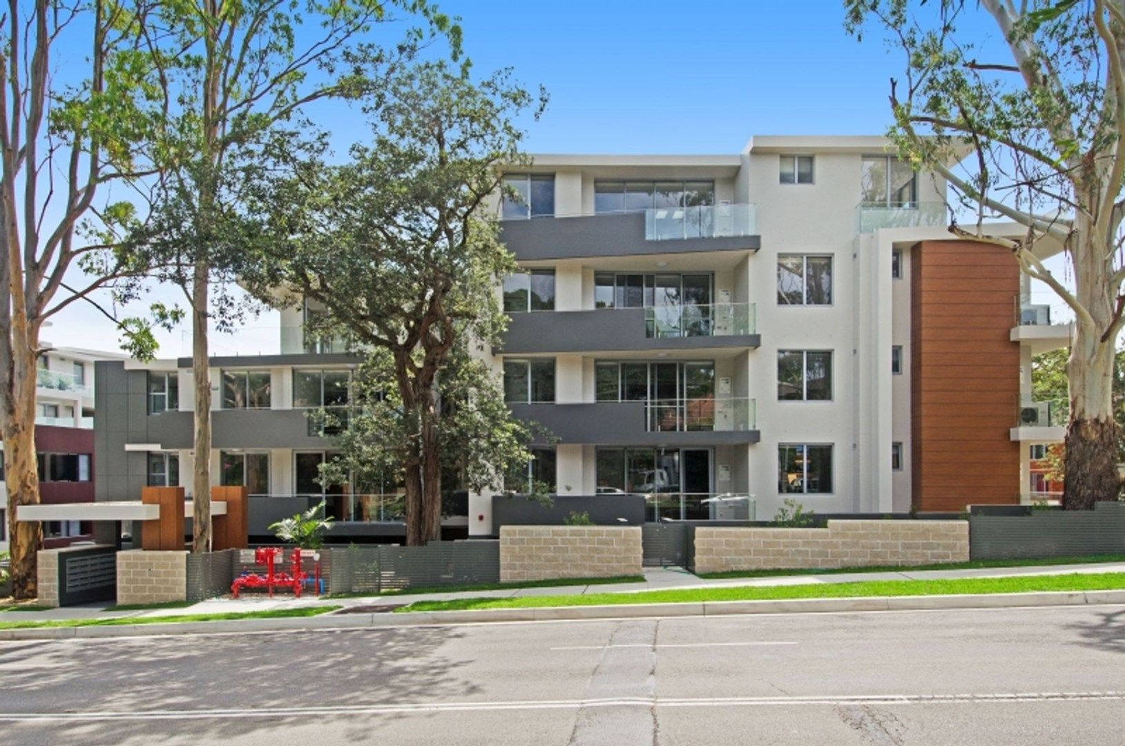 2 bedrooms Apartment / Unit / Flat in 305B/5 Centennial Avenue LANE COVE NORTH NSW, 2066