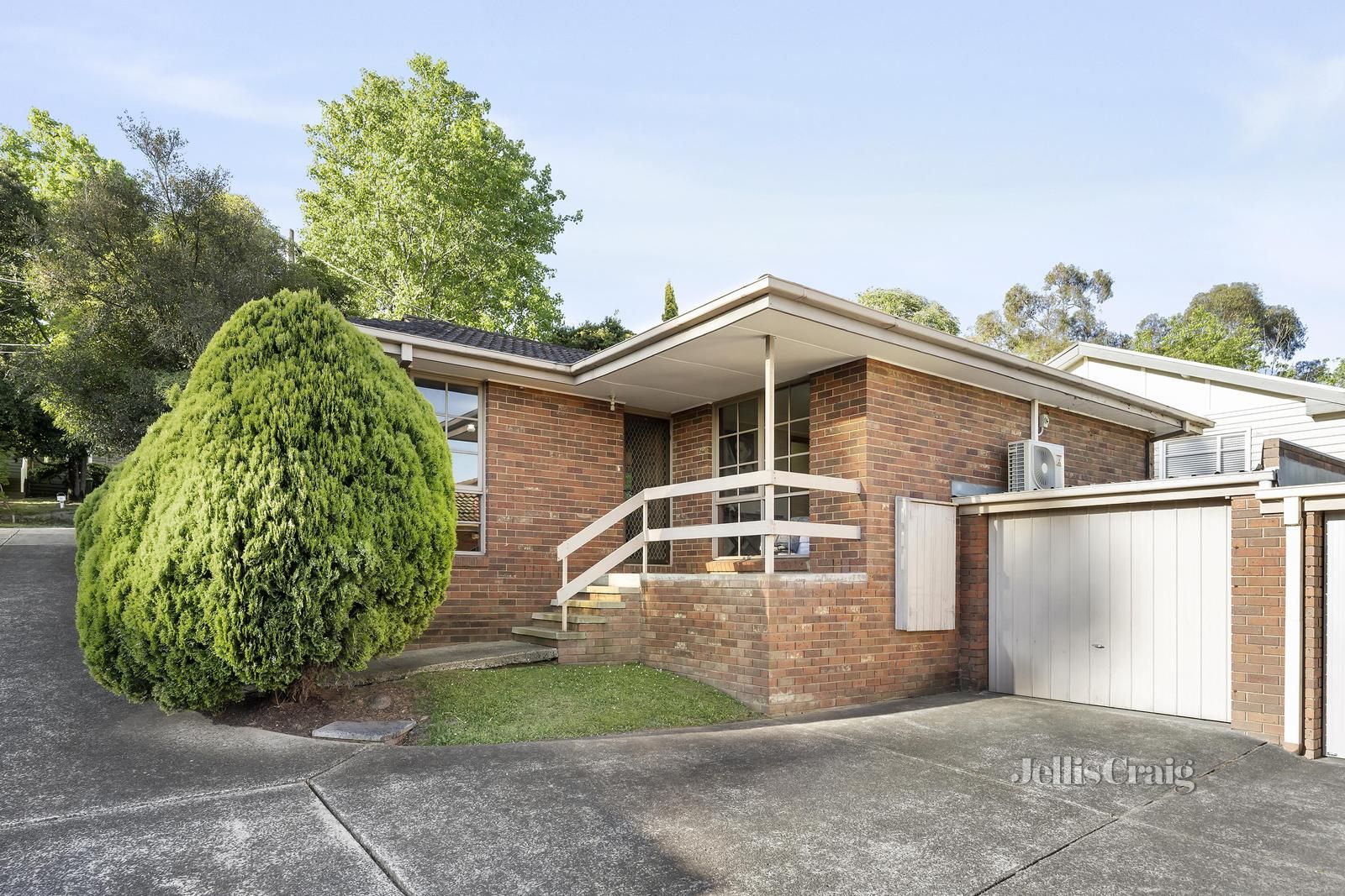 2 bedrooms Apartment / Unit / Flat in 1/23 William Street RINGWOOD VIC, 3134