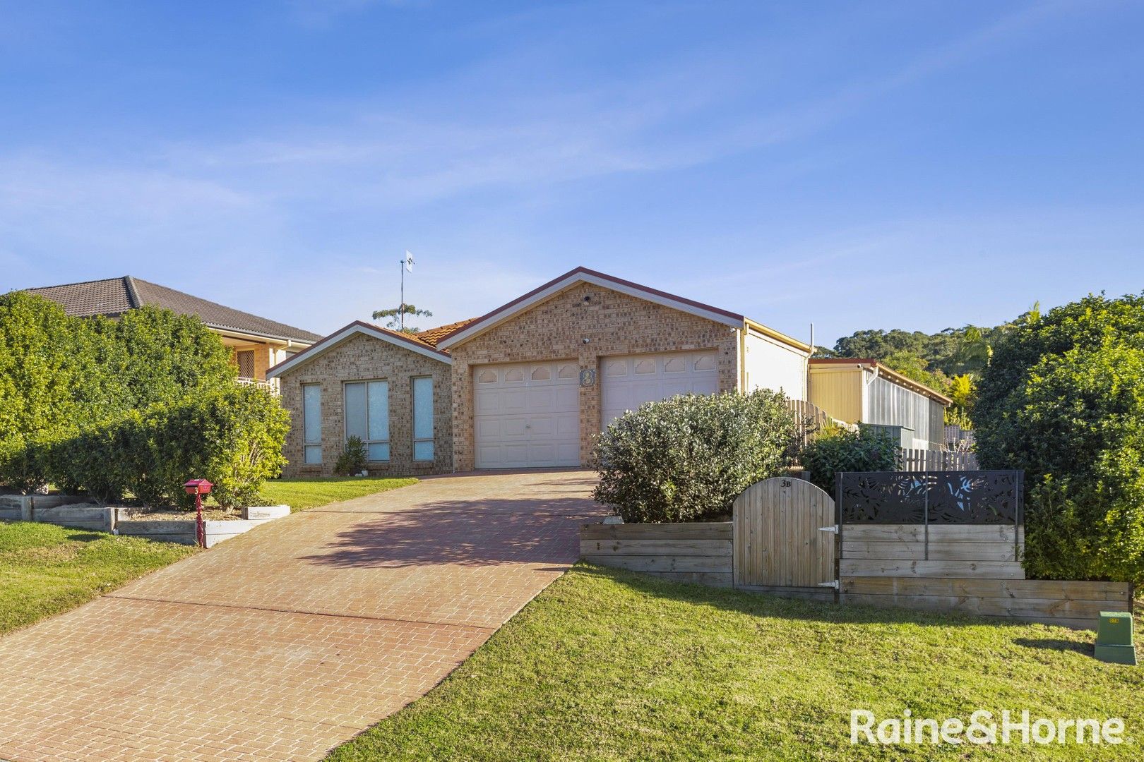 4 bedrooms House in 3 Scarlet Gum St ULLADULLA NSW, 2539